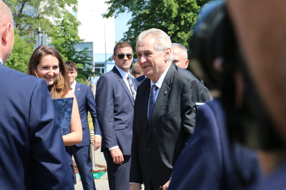 Prezident Miloš Zeman přijel v úterý 30. května do Hodonína, kde navštívil tamní armaturku.