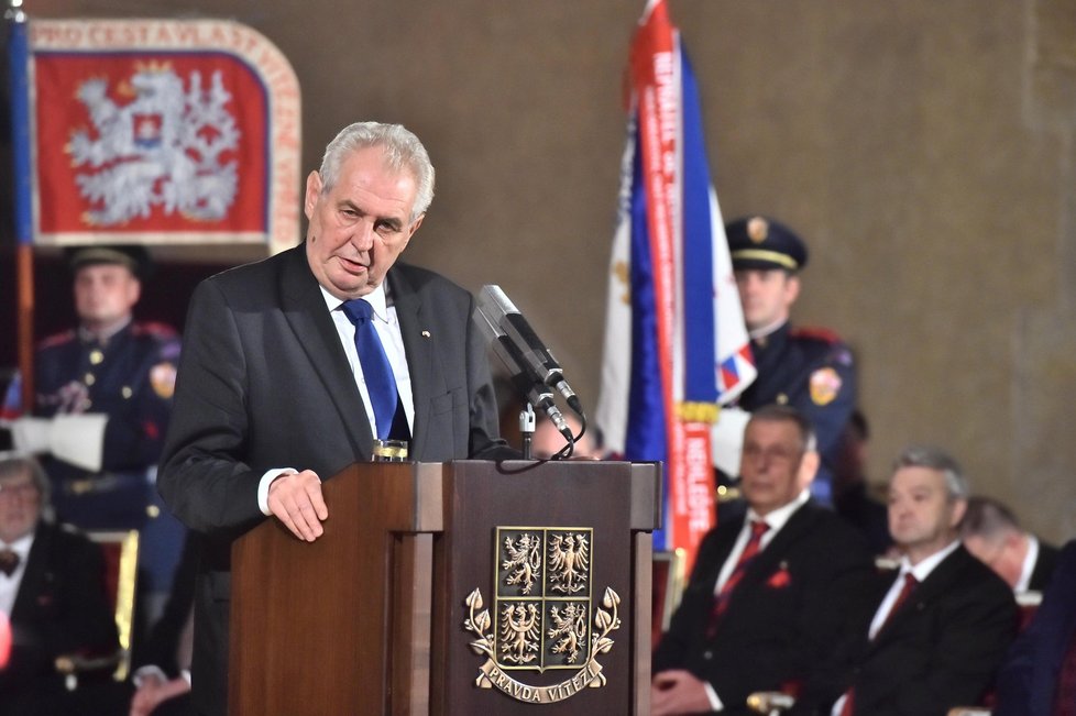 Prezident Miloš Zeman hovoří při příležitosti svátku Dne vzniku samostatného československého státu na Pražském hradě, kde uděloval 28. října státní vyznamenání.