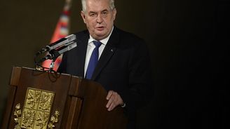 Zeman dá služební zákon k Ústavnímu soudu. Nejen kvůli politickým náměstkům