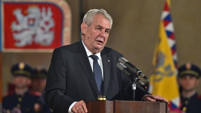 Prezident Miloš Zeman při příležitosti výročí vzniku samostatného československého státu uděloval 28. října na Pražském hradě státní vyznamenání. Na snímku je při úvodním projevu