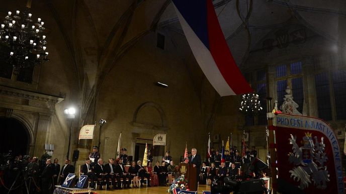 Prezident Miloš Zeman pronesl projev na úvod slavnostního ceremoniálu 28. října na Pražském hradě, při němž u příležitosti výročí vzniku samostatného československého státu uděloval státní vyznamenání.
