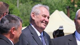 Prezident Miloš Zeman při návštěvě Kozojídek, které získaly ocenění jako Vesnice roku.