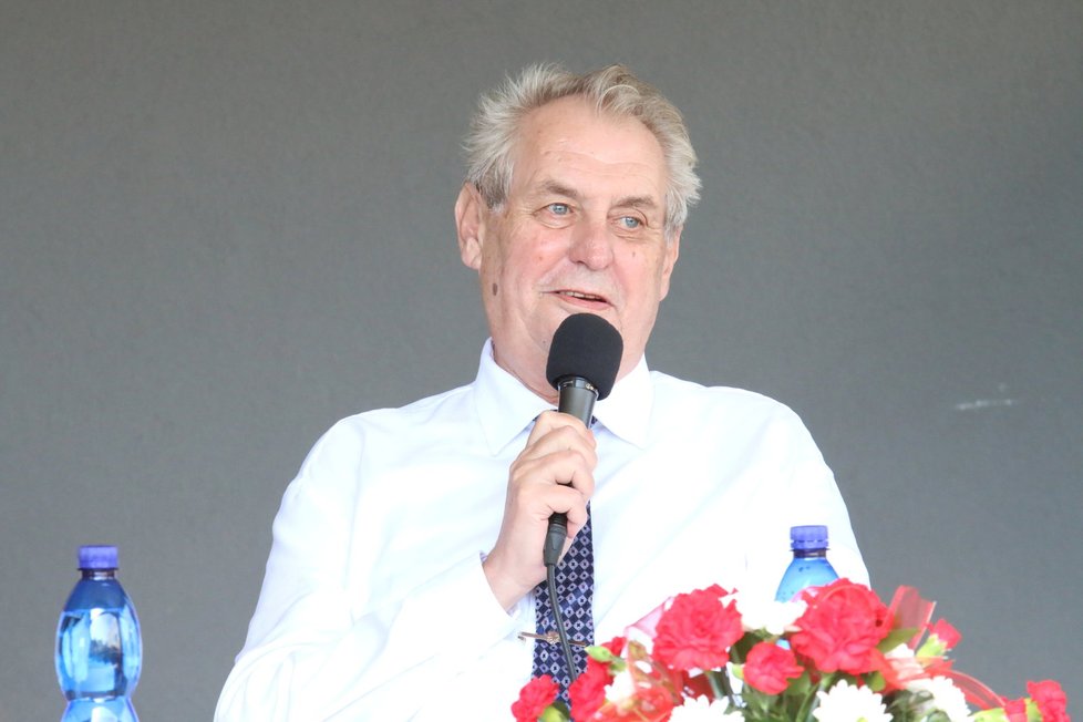 Prezident Miloš Zeman označil premiéra Sobotku za „svini“.