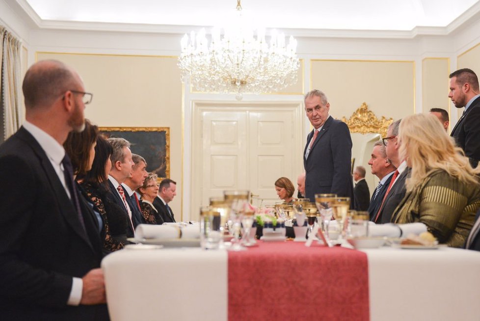Členové vlády na adventní večeři u prezidenta Miloše Zemana v Lánech