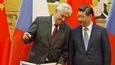 Prezident Miloš Zeman (vlevo) se setkal 27. října s čínským prezidentem Si Ťin-pchingem (vpravo) v Pekingu.