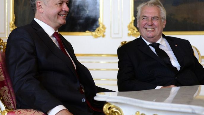 Prezident Miloš Zeman (vpravo) přijal 9. července na Pražském hradě slovenského prezidenta Andreje Kisku (vlevo), který je v ČR na státní návštěvě.