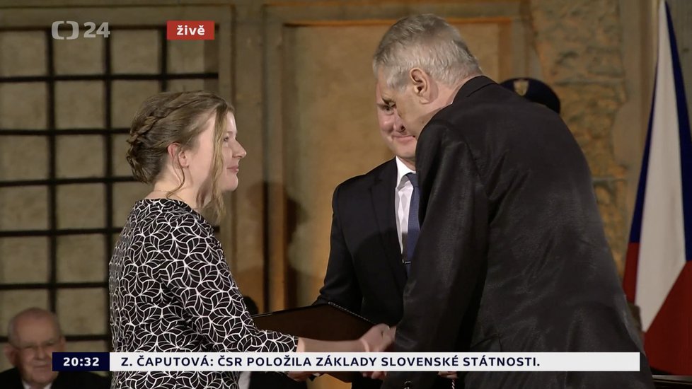 Prezident Miloš Zeman udělil Řád Bílého lva Bohuslavu Ečerovi (28. 10. 2019)