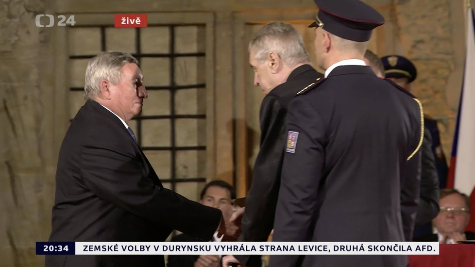 Prezident Miloš Zeman udělil Řád Bílého lva Jaroslavu Selnerovi (28. 10. 2019)