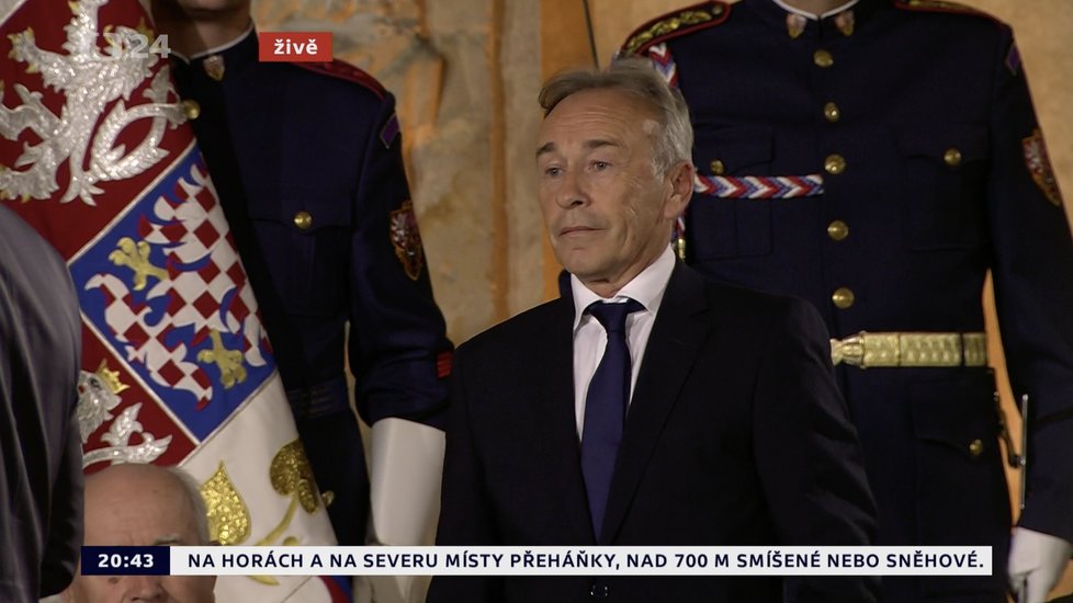 Prezident Miloš Zeman udělil medaili Za zásluhy Emiru Kosturicovi (28. 10. 2019)