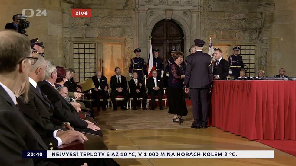 Prezident Miloš Zeman udělil medaili Za zásluhy Heleně Haškovcové (28. 10. 2019)