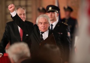 Prezident Miloš Zeman udělil Medaili Za zásluhy Janu Saudkovi (28. 10. 2019)