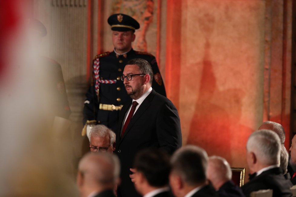 Prezident Miloš Zeman udělil Medaili Za zásluhy Michalu Lukešovi (28. 10. 2019)