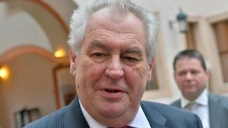 Zeman dál výrazně vede. Drahoš zaostává o více než deset procentních bodů, ukázal průzkum