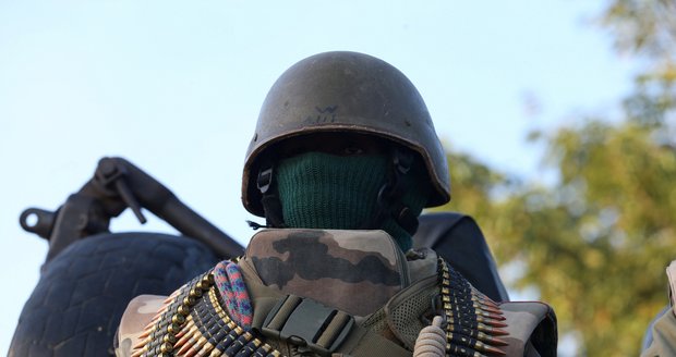 Puč v Nigeru: 17 vojáků zemřelo po útoku džihádistů, rostou obavy z jejich zesílení