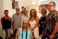 Petr a Eva Pavlovi během dovolené: Dojemné chvíle při splnění přání důchodci Josefovi