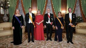 Slavnostní večeře u lucemburského velkovévody: První dáma v červeném, Pavel vytáhl metál