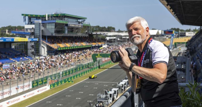 Prezident Petr Pavel si víkendový závod Le Mans pořádně užil.