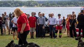 Návštěva Petra Pavla v Jihočeském kraji: Prezident při návštěvě základny vodní záchranné služby v Dolní Vltavici u lipenské přehrady (19.7.2023)