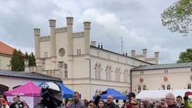 Prezident Pavel s motorkáři vyrazil na zámek v Lánech (13.5.2023).