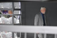 Petr Pavel v Karlovarském kraji: Návštěva slavné porcelánky i relikviáře svatého Maura