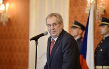 Zeman změnil názor: Vzdor koronaviru jede do Číny