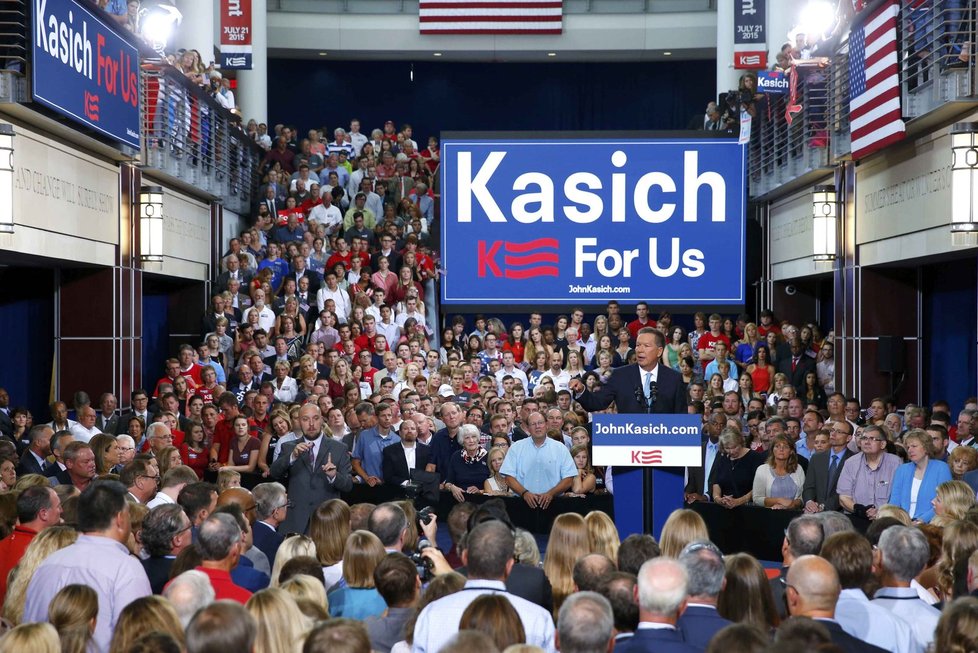 Guvernér státu Ohio John Kasich zahájil kampaň do prezidentských voleb v USA v roce 2016. Má české kořeny.