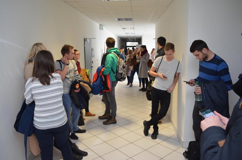 Studenti Ekonomicko-správní fakulty Masarykovy univerzity v Brně čekají na svého nového vyučujícího Václava Klause.