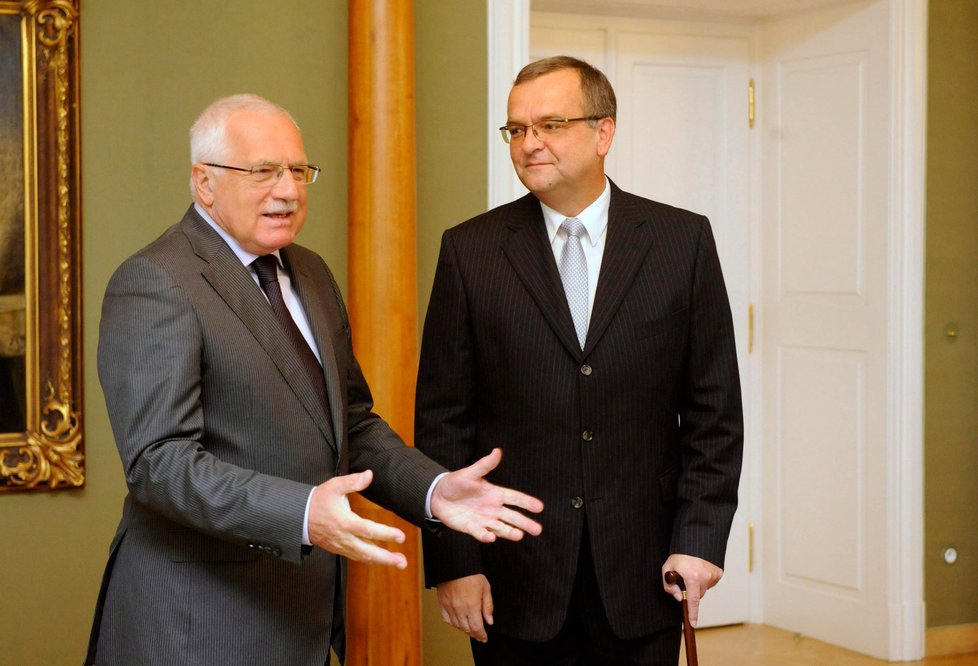 Bývalý prezident Klaus podepsal vládní daňový balíček, který sestavil ministr Kalousek
