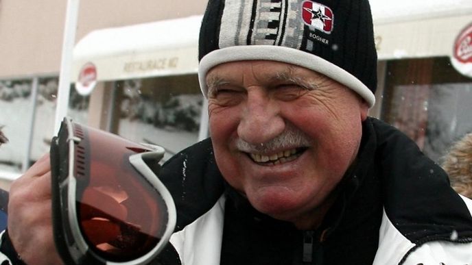 Prezident Václav Klaus si přijel 17. ledna zalyžovat do areálu Ski Relax Monínec u Sedlece-Prčice. (foto ČTK)