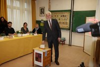 Prezident nepůjde k volbám. Proč? Práskl ho kamarád