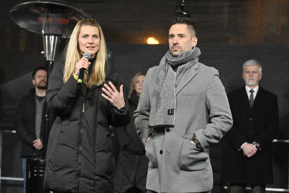 Prezidentské volby 2023: Tomáš Plekanec a Lucie Šafářová na setkání na podporu Petra Pavla na Staroměstském nám. (25.1.2023)