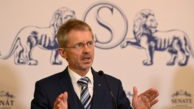 Předseda Senátu Miloš Vystrčil na tiskové konferenci ke zdravotnímu stavu prezidenta Miloše Zemana (15.10.2021)