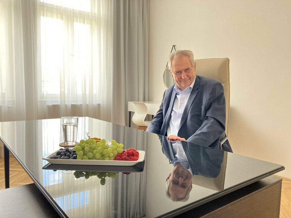 Prezident Miloš Zeman ve své kanceláři v Dejvicích (19.4.2023)
