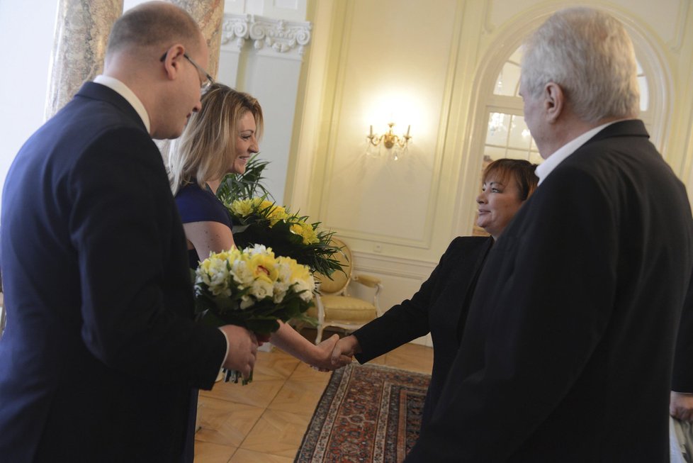 Prezident Zeman a první dáma Ivana Zemanová vítají na zámku v Lánech premiéra a jeho manželku 