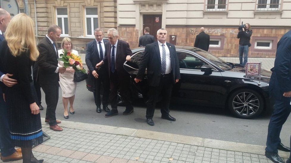 Prezident Miloš Zeman zahájil ve středu třídenní návštěvu Plzeňského kraje.