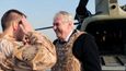 Prezident Zeman při Afghánistánu měl na sobě neprůstřelnou vestu také.