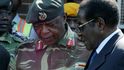 Prezident Zimbabwe Robert Mugabe hovoří s generálem Constantino Chiwenga v hlavním městě Harare.