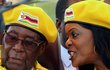 Prezident Zimbabwe Robert Mugabe s manželkou Grace Mugabeovou
