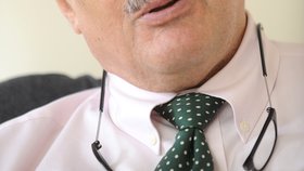Karel Schwarzenberg (74): Kandidaturu ministra zahraničí Karla Schwarzenberga na post prezidenta oznámila TOP 09 jako první z parlamentních stran. Samotný Schwarzenberg však tvrdí, že mu šance na zvolení snižuje malá popularita současné vlády.