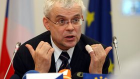 Vladimír Špidla (60): Expremiér Vladimír Špidla je po Janu Švejnarovi a Janu Fischerovi dalším jménem, o kterém budou rozhodovat politici ČSSD. Špidla by mohl mít šanci u voličů, které to netáhne ani napravo ani nalevo. U lidí však není příliš oblíbený.