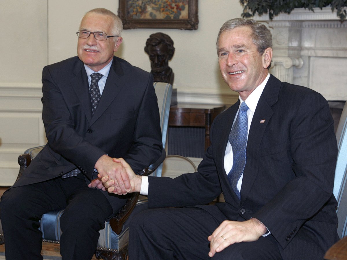 2005 Klaus se na půlhodinovou schůzku s Bushem mladším dostal i díky štěstí.