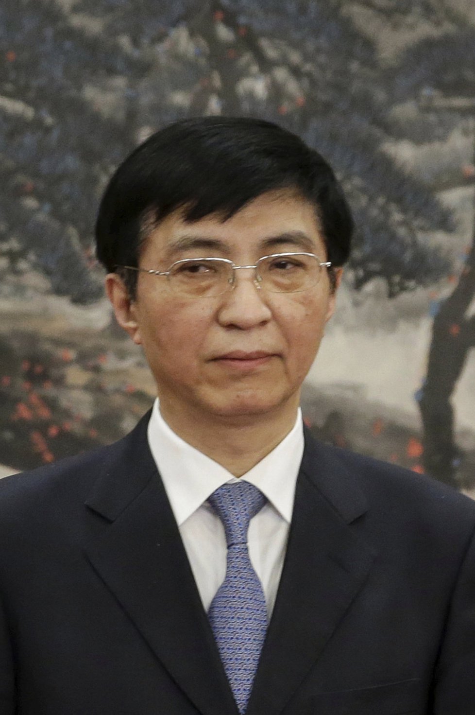 WANG CHU-NING (62) ředitel úřadu pro politický výzkum