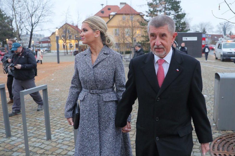 Prezidentské volby 2023: Kandidát na prezidenta Andrej Babiš (ANO) v Průhonicích odvolil po boku manželky (27.1.2023)