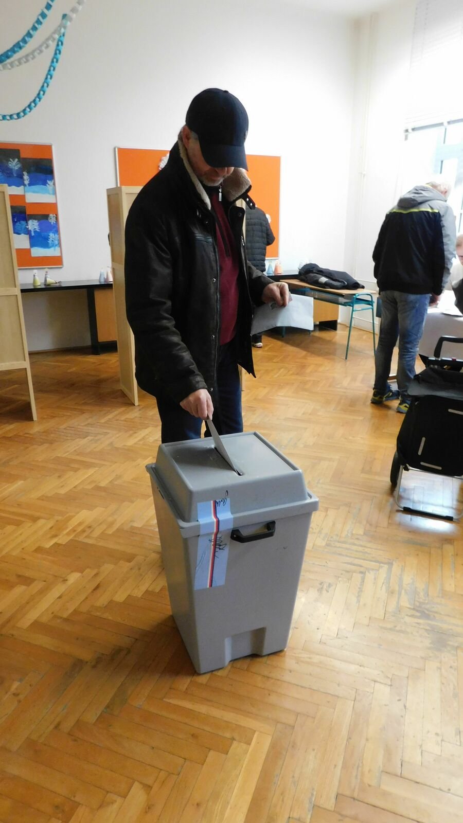 Hned po otevření volebních místností ve Starém Městě na Uherskohradišťsku přišlo odvolit několik desítek občanů.