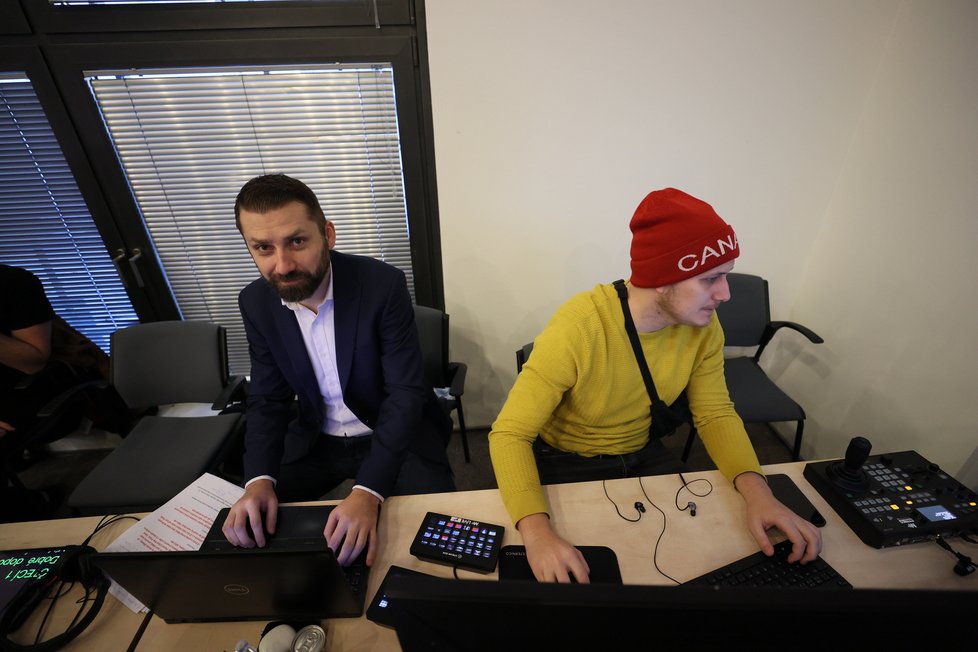 Přípravy na superduel prezidentských kandidátů v Blesku Petrem Pavlem a Andrejem Babišem.