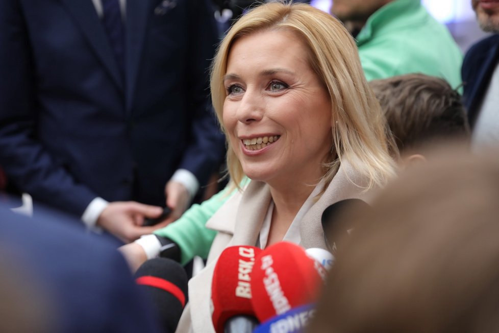 Prezidentské volby 2023: Danuše Nerudová dorazila do volebního štábu (14. 1. 2023)