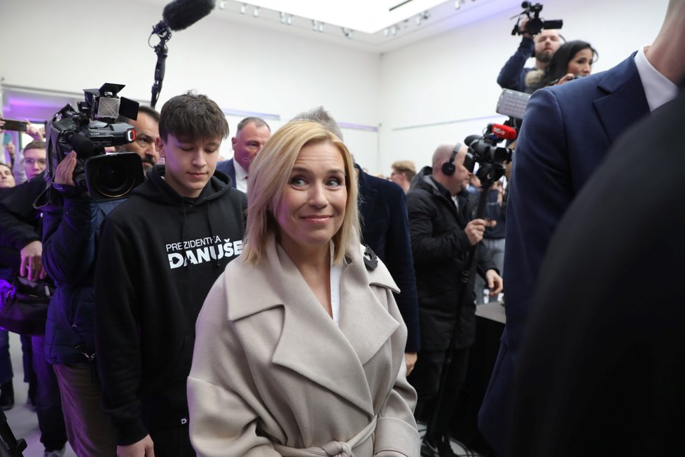 Prezidentské volby 2023: Danuše Nerudová dorazila do volebního štábu (14. 1. 2023)