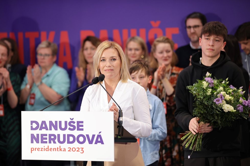 Prezidentské volby 2023: Danuše Nerudová během tiskové konference se svým manželem (14. 1. 2023)