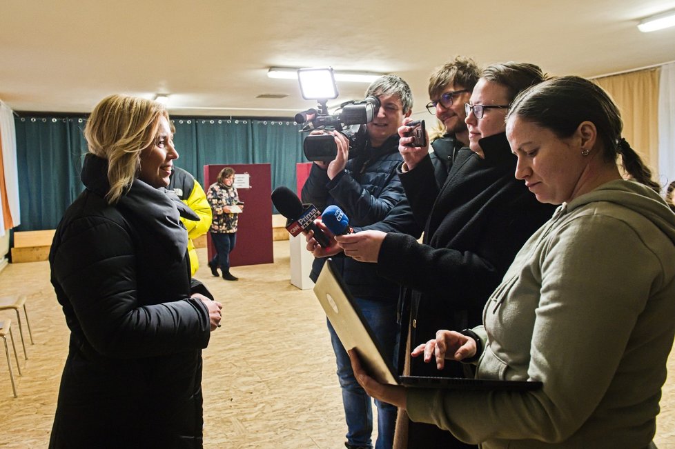 Prezidentské volby 2023: Neúspěšná kandidátka Danuše Nerudová volila v Kuřimi (27. 1. 2023)