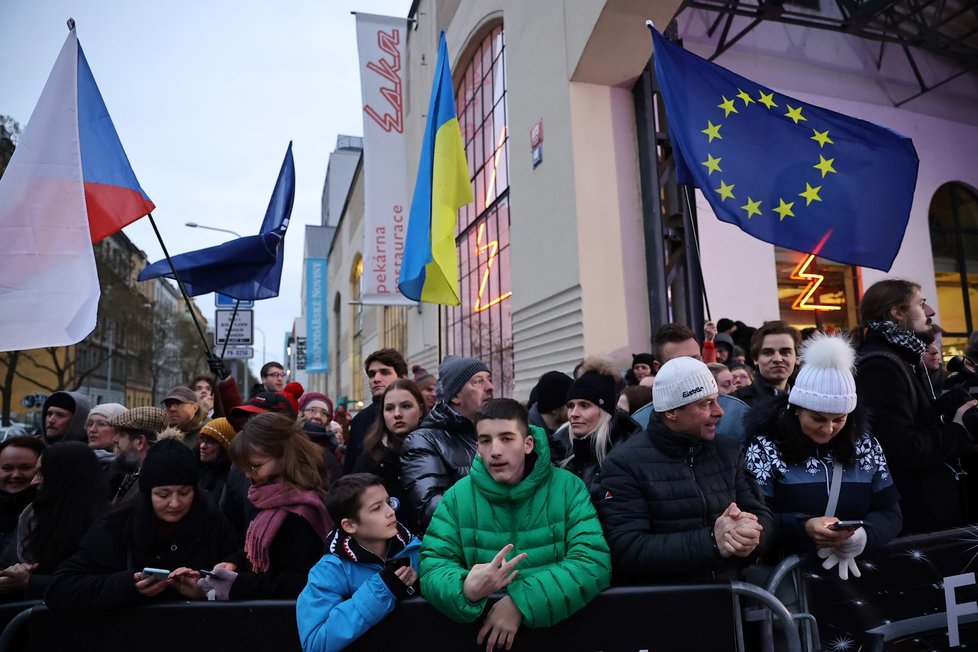 Prezidentské volby 2023: Lidé před volebním štábem Petra Pavla(28. 1. 2023)